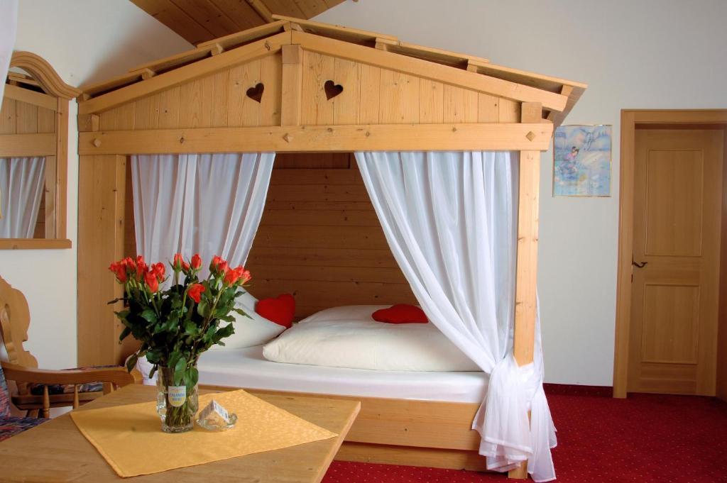 Hotel Camona & Apart Walserhof Samnaun Room photo